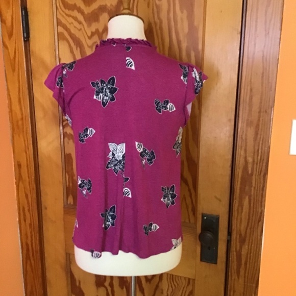 Fuchsia floral feminine sleeveless top - Picture 9 of 9